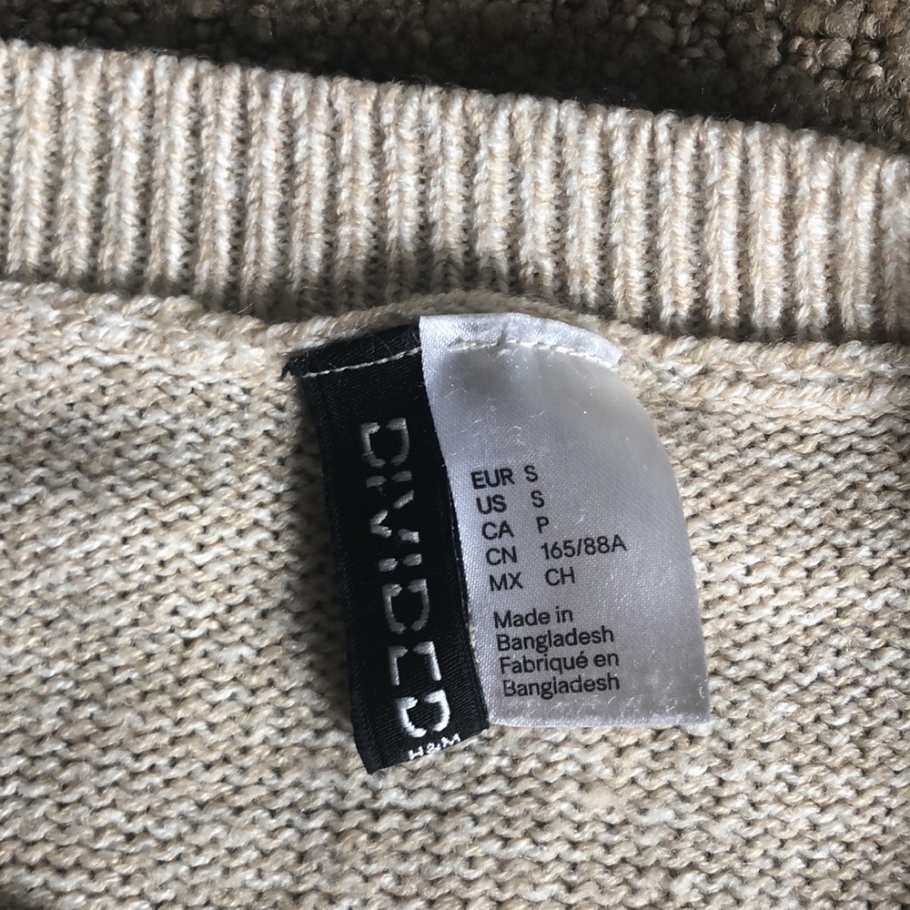 H&M sweater - Picture 2 of 2